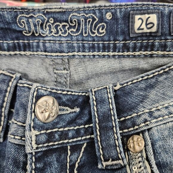 MISS ME Capri Jeans Women's 26 (29x19) Blue Low-Rise Sequin Embroidered EUC - Picture 2 of 11